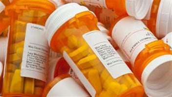 Des flacons de médicaments