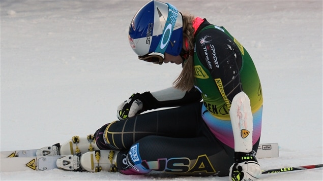 L'Américaine Lindsey Vonn s'effondre au sol