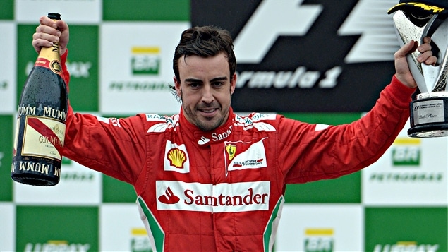 Fernando Alonso sur le podium du Brésil