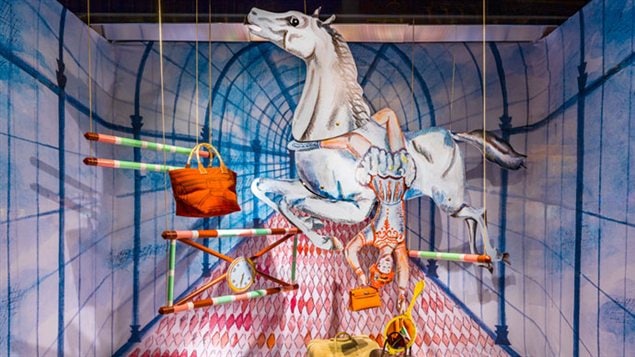 Une vitrine d'Hermès au magasin Bijenkorf d'Amsterdam