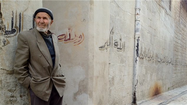 Un homme dans le vieux Alep