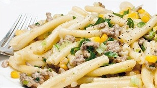 Stratta à la saucisse italienne et gemellis au porc, au maïs et au cheddar