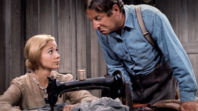 Donalda Laloge (Andrée Champagne) et Séraphin Poudrier (Jean-Pierre Masson), deux personnages de l'adaptation télévisuelle du roman Un homme et son péché de Claude-Henri Grignon. Donalda Laloge (Andrée Champagne) et Séraphin Poudrier (Jean-Pierre Masson), deux personnages de l'adaptation télévisuelle du roman Un homme et son péché de Claude-Henri Grignon.
