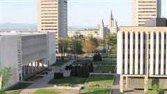 Compressions de 140 millions de dollards aux Universités Québeçoises. Compressions de 140 millions de dollards aux Universités Québeçoises.