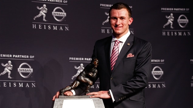 Johnny Manziel a remporté le trophée Heisman.