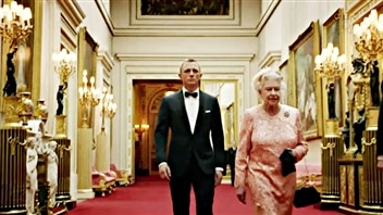 Sa Majesté Elizaberth II et James Bond