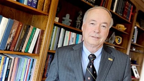 Denis Bri�re lance un appel � la mobilisation aux dipl�m�s de l'UL