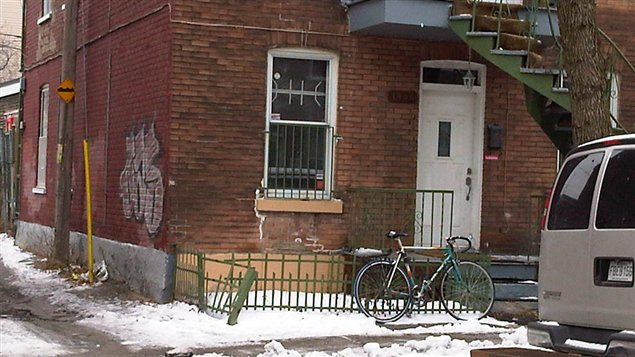 Dans le quartier Hochelaga-Maisonneuve, de nombeux bâtiments sont en mauvais état.