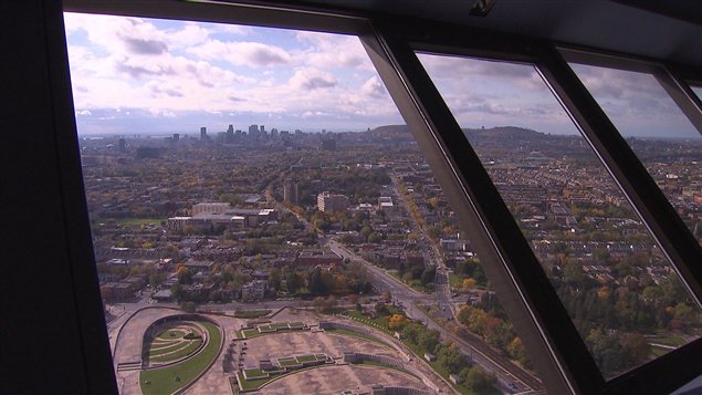 Vue de Montréal de l'observatoire du stade olympique