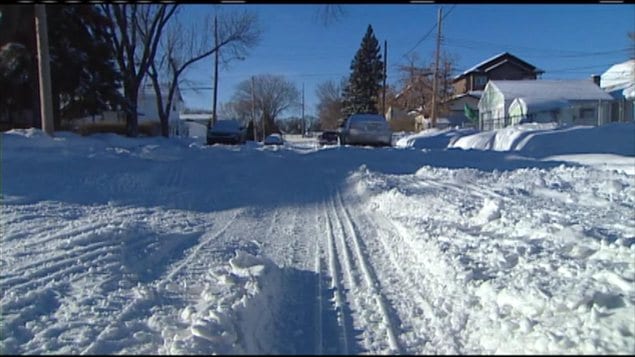 Une rue de Saskatoon enneigée, le 13 décembre 2012.