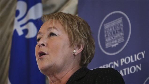 Pauline Marois lors d'un discours à New York.
