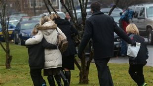 Des familles qui ont assisté aux funérailles de Jack Pinto, 6 ans.