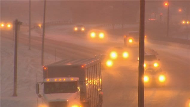 La tempête frappe la région de Québec, où jusqu'à 35 cm sont attendus d'ici mardi.