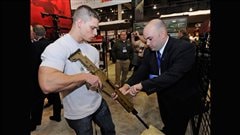 Kiosque de la compagnie Bushmaster Firearms � une exposition du National Shooting Sports Foundation | �AFP/Ethan Miller