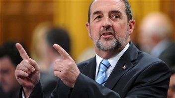 Le ministre des Transports du Canada, Denis Lebel