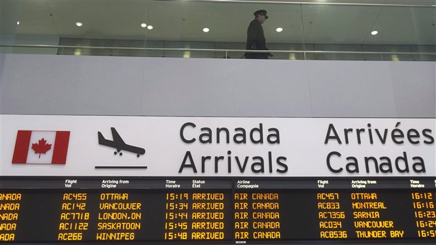 Les transporteurs aériens doivent maintenant afficher les prix des billets d'avion en incluant tous les frais.