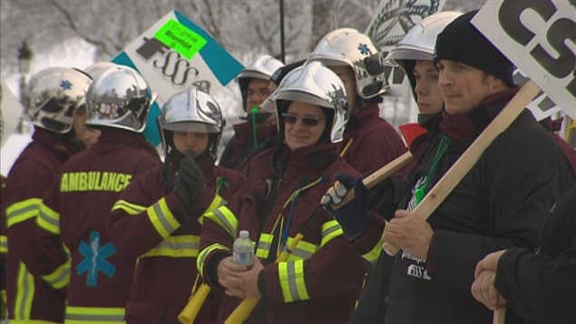 Manifestation des ambulanciers devant l'Assemblée nationale