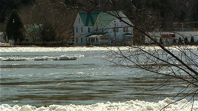 Inondations historiques et embâcles sur la rivière Saint-Jean