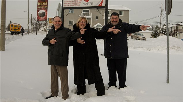Le greffier de Malartic, Gérald Laprise; la directrice générale et trésorière de la Ville, Lucie Roger, et le maire, André Vezeau