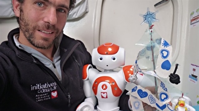 Tanguy de Lamotte et son robot Nao