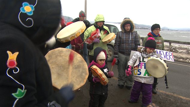 Des manifestants sur la route 132 vendredi