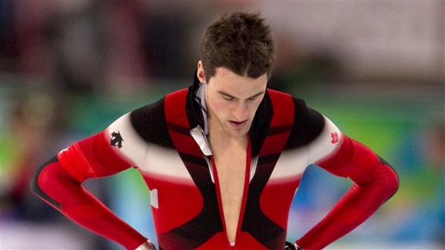 Le patineur de vitesse sur longue piste Denny Morrison