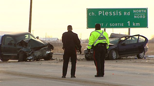Des policiers sur les lieux de l'accident près de la route Plessis.
