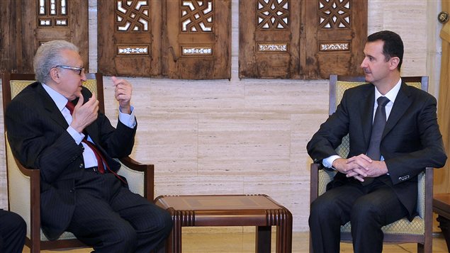 Lakhdar Brahimi et le président Bachar Al-Assad lors de leur rencontre lundi