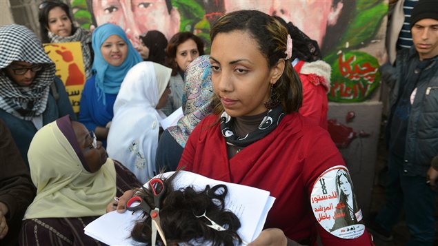 Une opposante égyptienne à la place Tahrir, déçue par les résultats du referendum en faveur du projet de constitution.