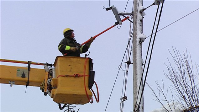 700 employés d'Hydro-Québec sont toujours à l'oeuvre pour rebrancher 3000 abonnés privés d'électricité.