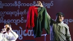 Chandail tricoté par Aung San Suu Kyi