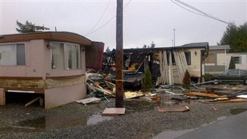 Des maisons mobiles brûlées à Surrey