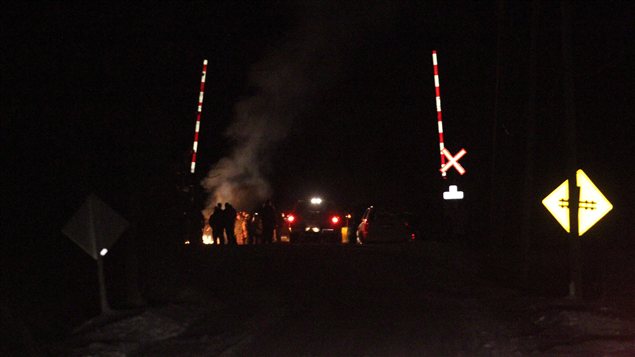Des manifestants autochtones bloquent la voie ferrée entre Toronto et Montréal.