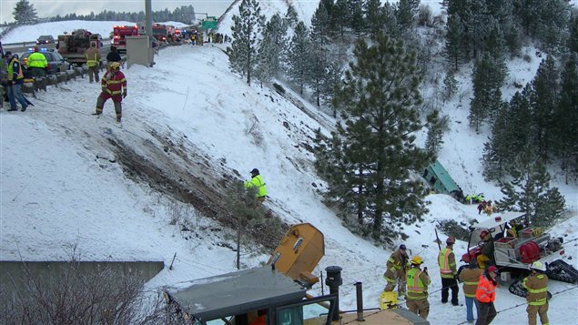 Les équipes de secours sur les lieux de l'accident, le 30 décembre.