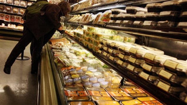 Une allée de supermarché
