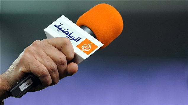 Micro portant le logo du télédiffuseur Al-Jazira en mars 2012.