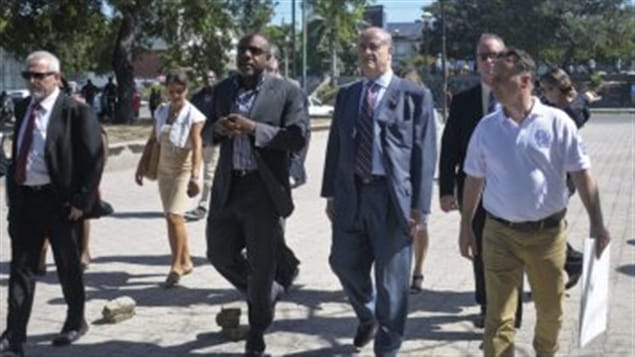Ottawa a gelé il y a quelques temps son aide à Haïti. L'Agence canadienne de développement international (ACDI) a mis les fonds destinés aux nouveaux projets en Haïti sur la glace, en attendant de déterminer une approche plus «efficace» qui permettrait aux Haïtiens «de se prendre en main».