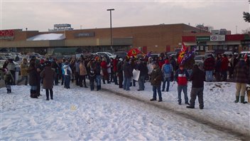 Des manifestants du mouvement Idle No More à Hamilton