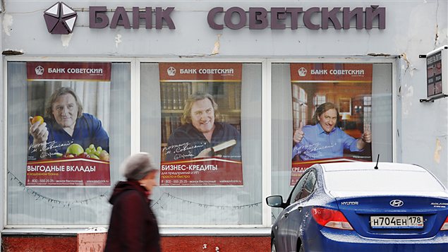 Gérard Depardieu sur des affiches publicitaires d'une banque russe