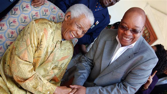Nelson Mandela et le président d'Afrique du Sud, Jacob Zuma, en février 2012