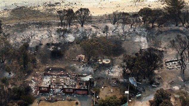 Les feux ont détruit plusieurs habitations près de Boomer Bay en Tasmanie