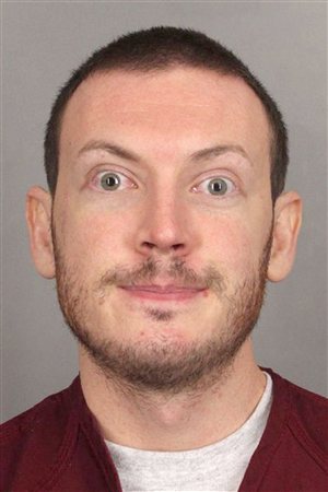 James Holmes ne porte plus les cheveux orangés.