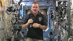 Chris Hadfield en conf�rence de presse en direct de la SSI