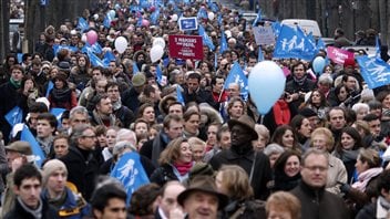 Plusieurs centaines de milliers de manifestants ont défilé dans les rues de Paris, le 13 janvier 2013