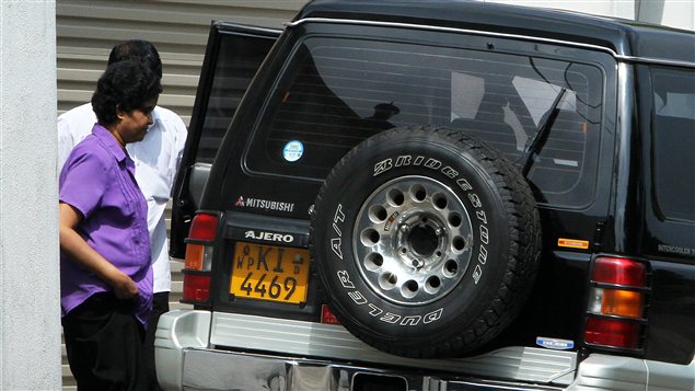 L'ancienne juge en chef du Sri Lanka, Shirani Bandaranayake, peu après sa destitution par le président