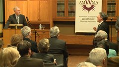 Le ministre Jean-Fran�ois Lis�e lors de la rencontre � Westmount