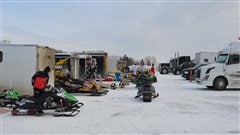 Le Grand Prix international de snowcross attire des milliers de personnes.