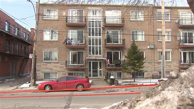 L'endroit où a eu lieu le meurtre dans le quartier Saint-Michel à Montréal.