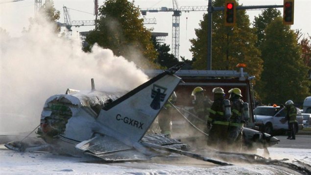 Le fuselage calciné de l'avion Beechcraft King Air qui s'est écrasé à Richmond le 27 octobre 2011.