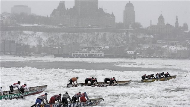 Course de canot à glace du Carnaval de Québec